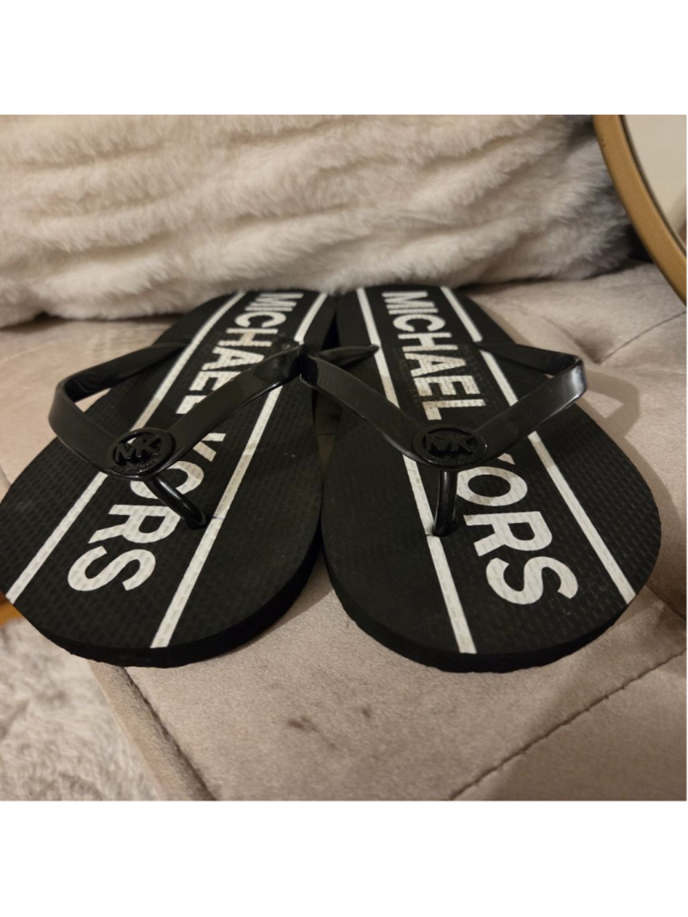 Women's Michael Kors Black and White Logo Flip Flop Sandals Size 10 - Picture 2 of 14